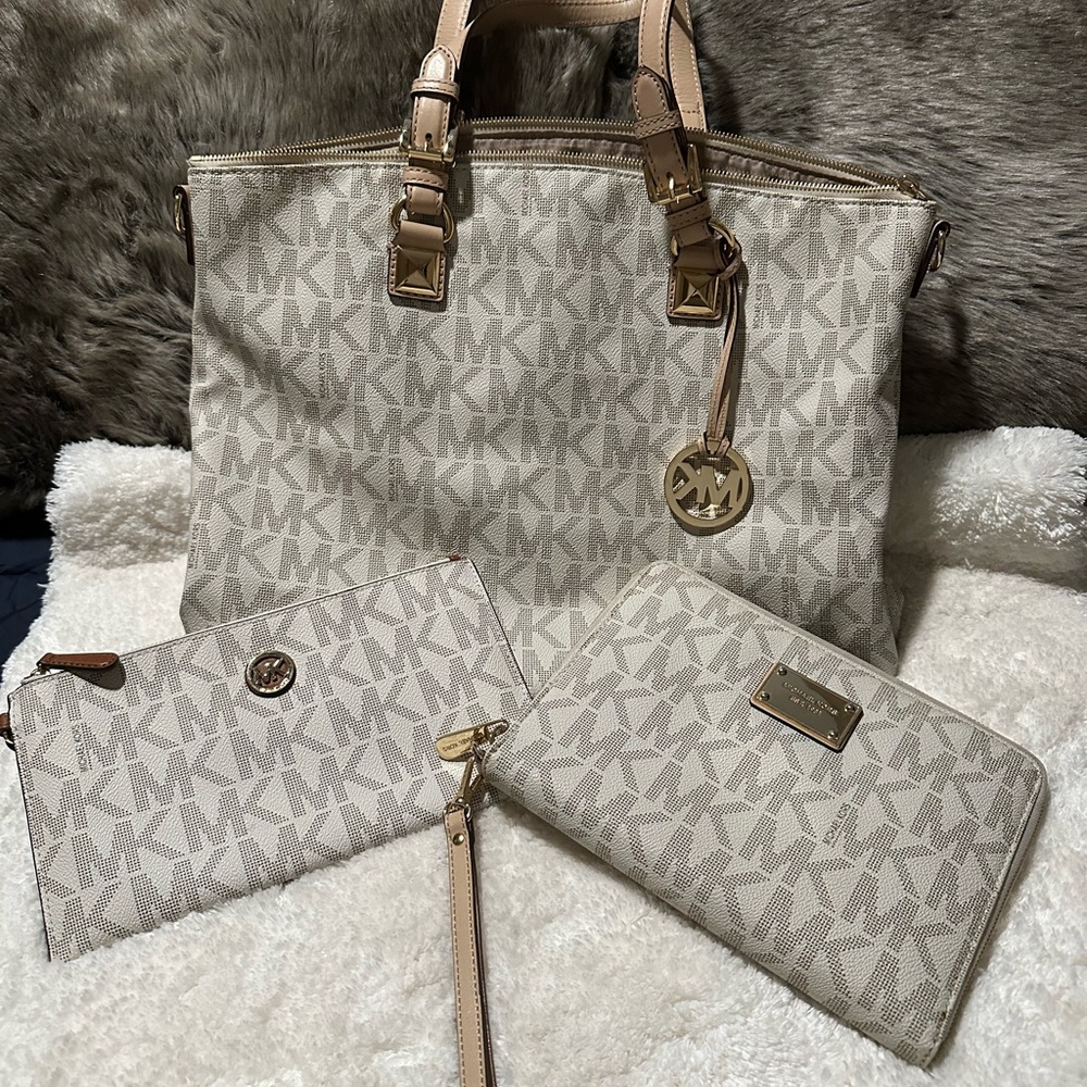 Michael Kors Jet Set Travel Continental Bag, Pouch, & IPad Travel wallet ,all 3